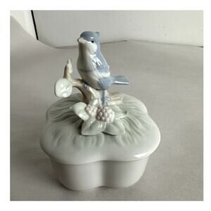 Trinket Box Blue Bird on a Branch Cover Clover Shaped 5.5" Tall 1.25 Deep 3.5 D